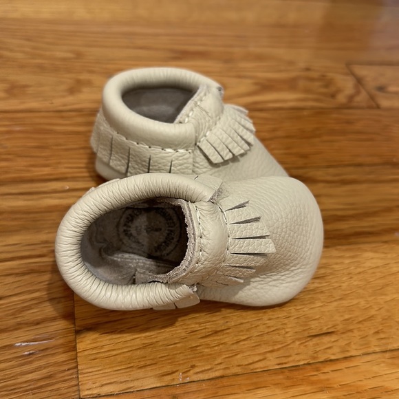 Freshly picked NEW moccasins. Cream size 1 - Picture 2 of 3
